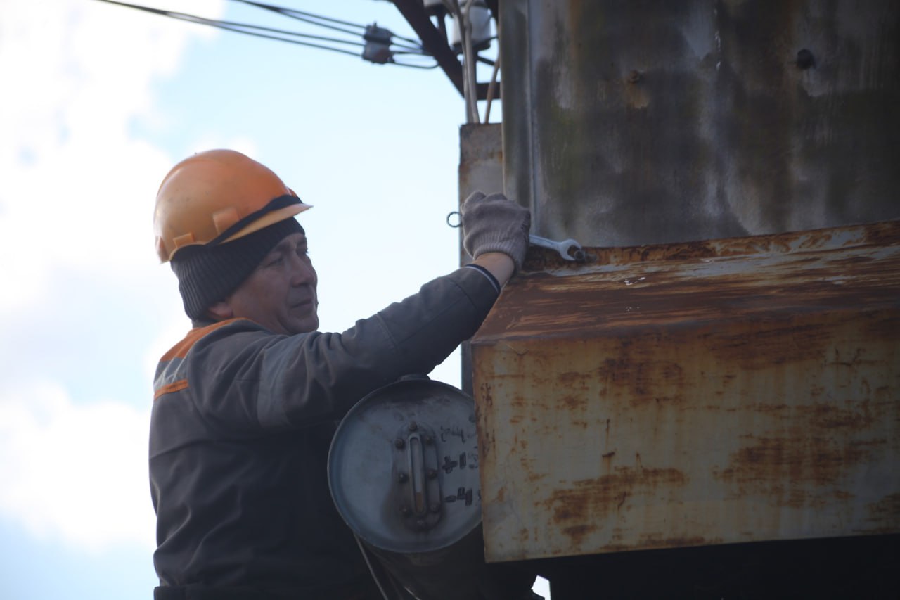Росіяни пошкодили будівлю обленерго та газопровід на Харківщині