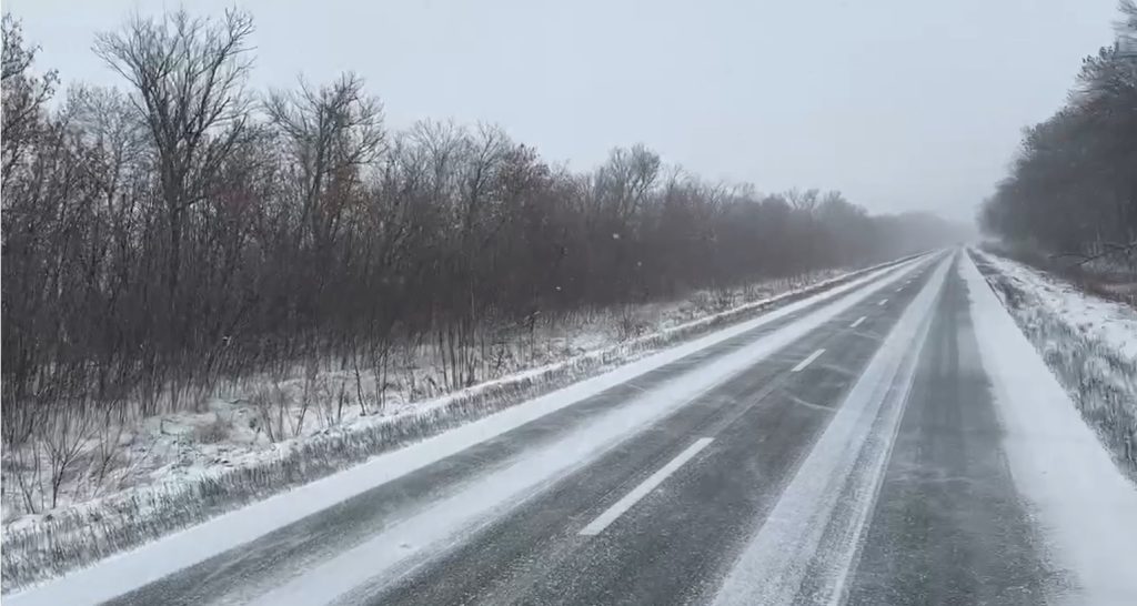 Буря на Харьковщине: что творится на дорогах региона, сообщил автодор (видео)