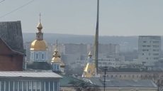 В Харькове приспустили флаг Украины (видео)