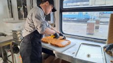 В Харькове встретили Food Train — поезд с едой, прибывший ко Дню благодарения