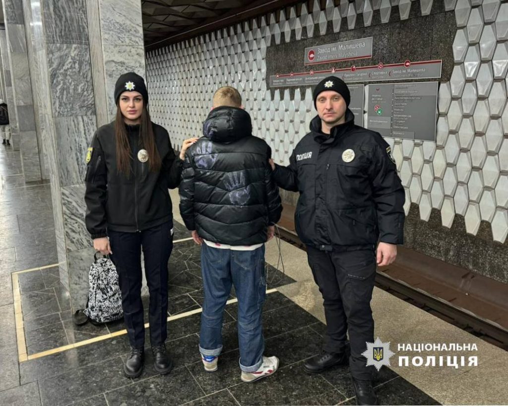 Хуліган, який розмалював вагони метро у Харкові, проведе 14 діб в ізоляторі