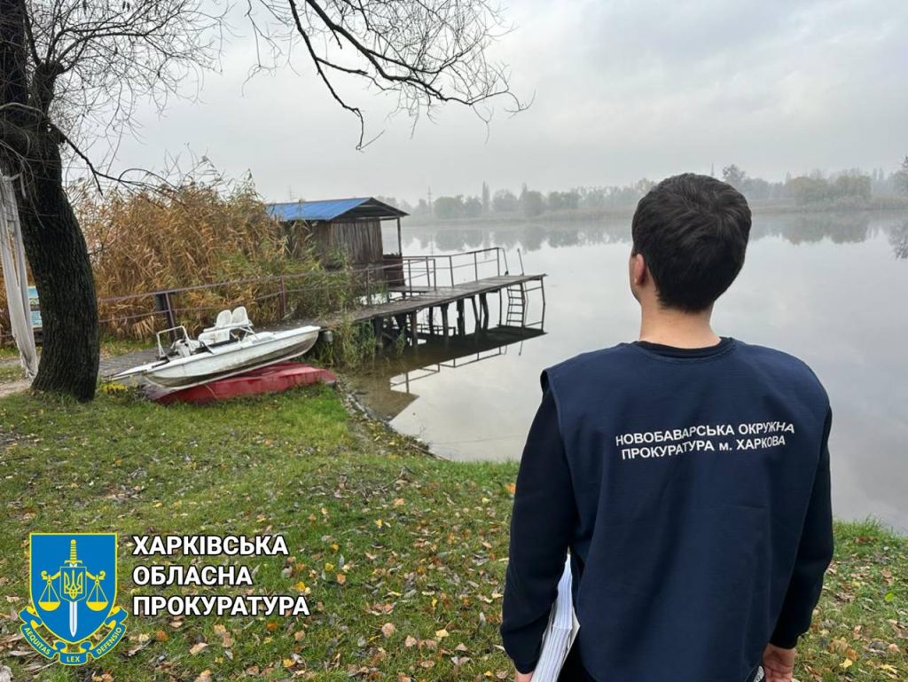 Харків’яни платять за альтанки в гідропарку чоловікові, який захопив землю