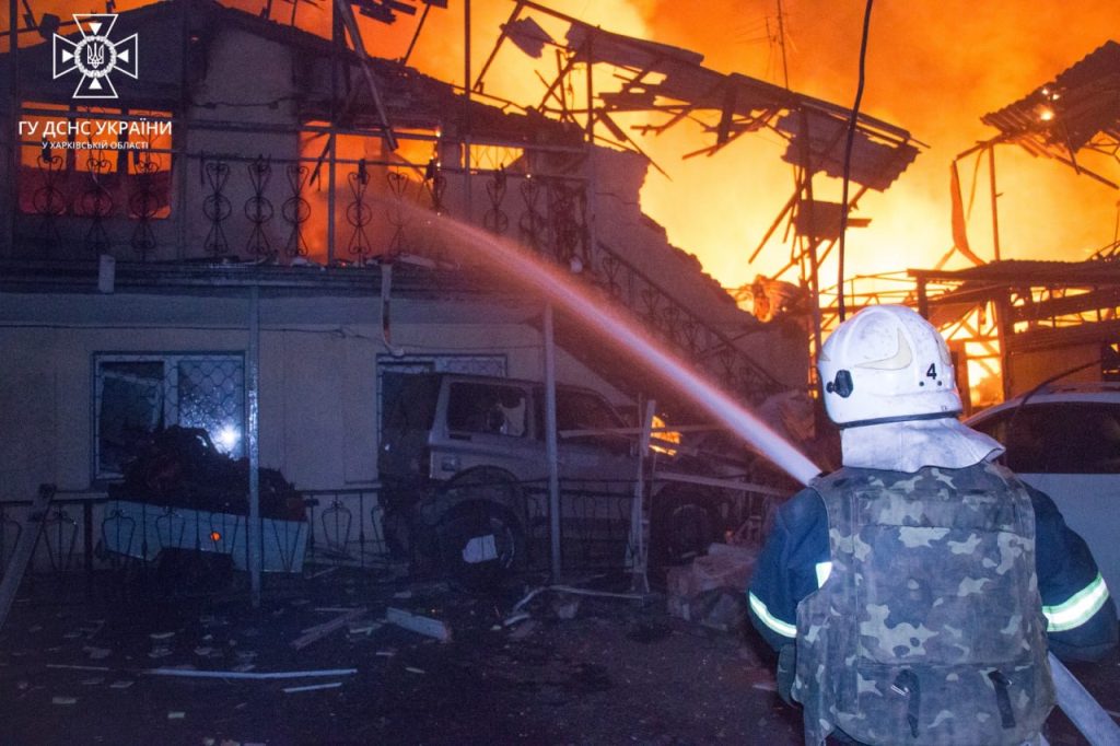 Ночная атака «шахедов»: в Харькове потушили масштабный пожар (видео)