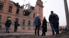 ДСНС: Стіну зруйнованого вночі коледжу в Харкові завалили рятувальники (відео)
