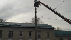 В Харькове восстанавливают освещение на месте недавнего «прилета» (фото)