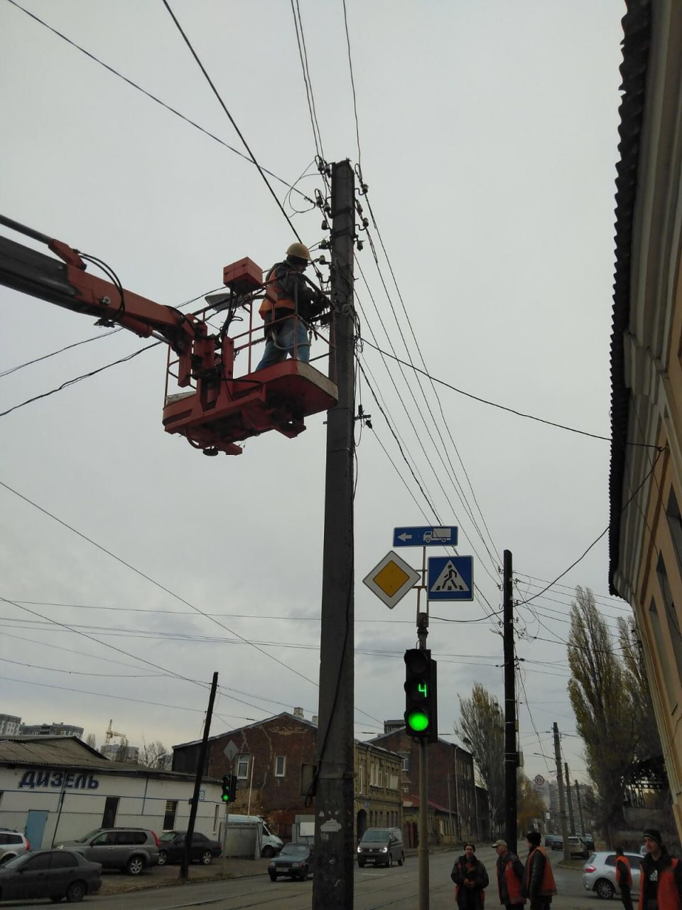 Відновлюють освітлення на Гольдбергівській після прильоту.