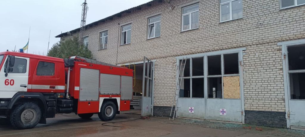 Авиабомбой ударили по пожарной части на Харьковщине: опубликованы фото