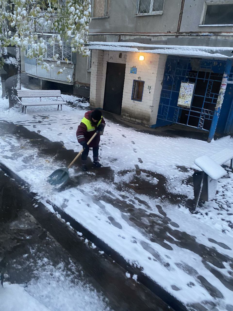 В Харькове убирают снег ноябрь 2023 6