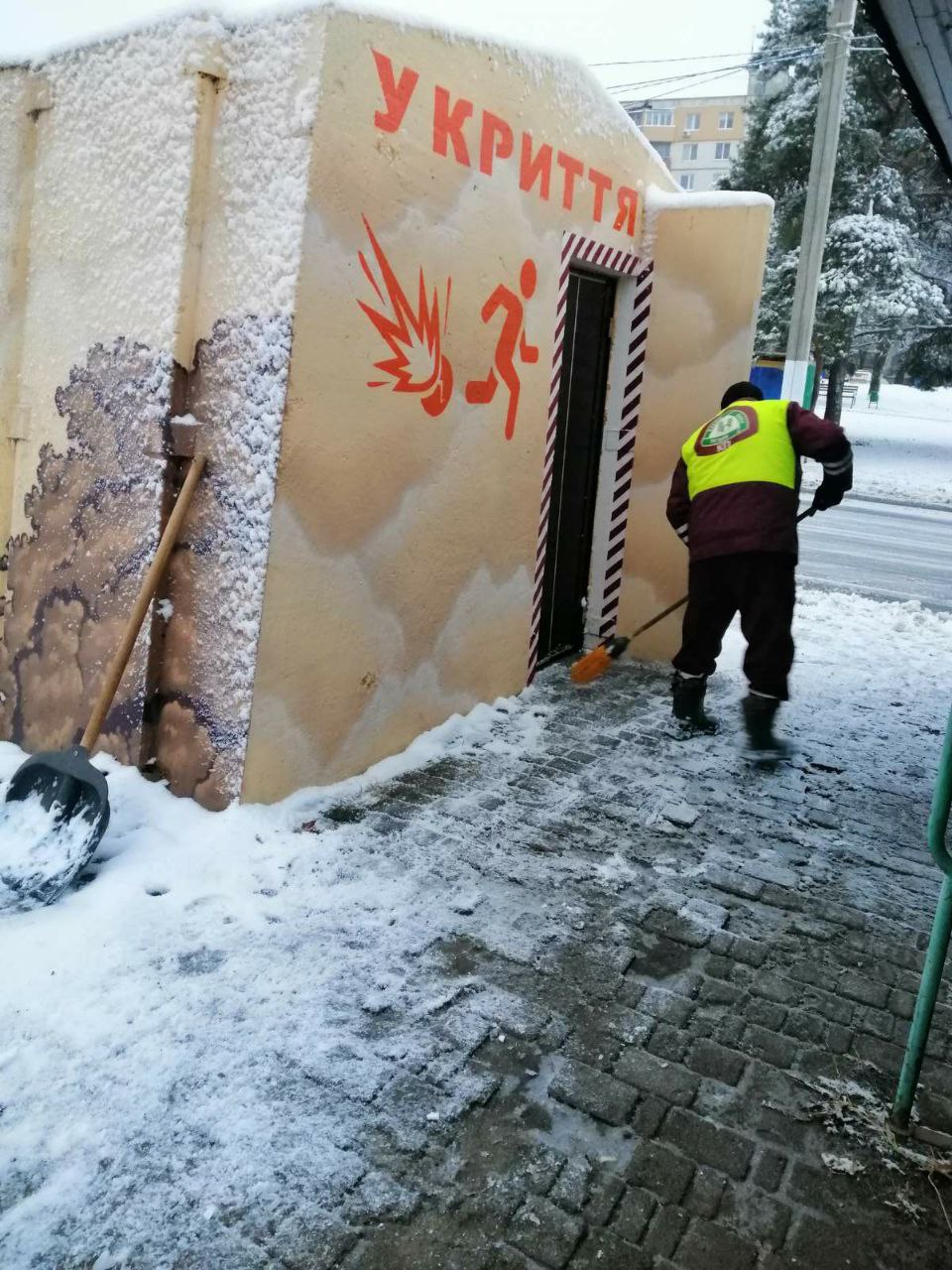 В Харькове убирают снег ноябрь 2023 10