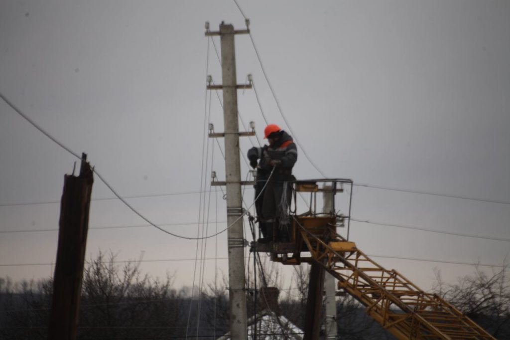 Буря на Харківщині. Без світла поки що залишаються 620 будинків у трьох селах