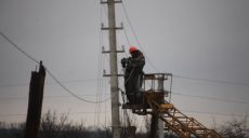 Буря на Харьковщине. Без света пока еще остаются 620 домов в трех селах