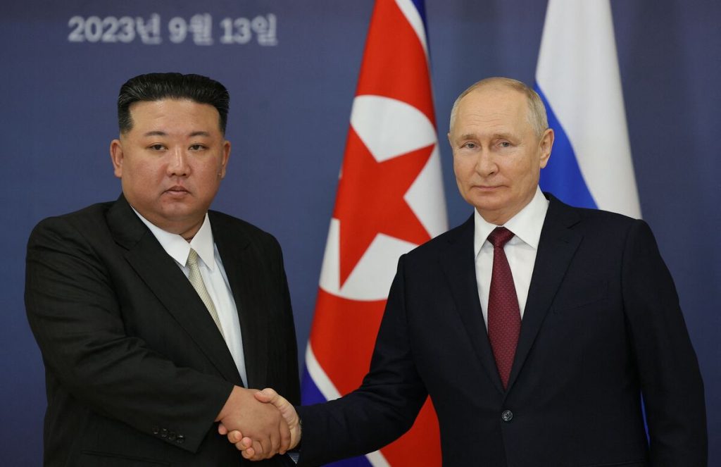 Лідер Північної Кореї закриває посольства у світі заради продажу зброї РФ