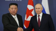 Лидер Северной Кореи закрывает посольства в Африке и ЕС ради продажи оружия РФ