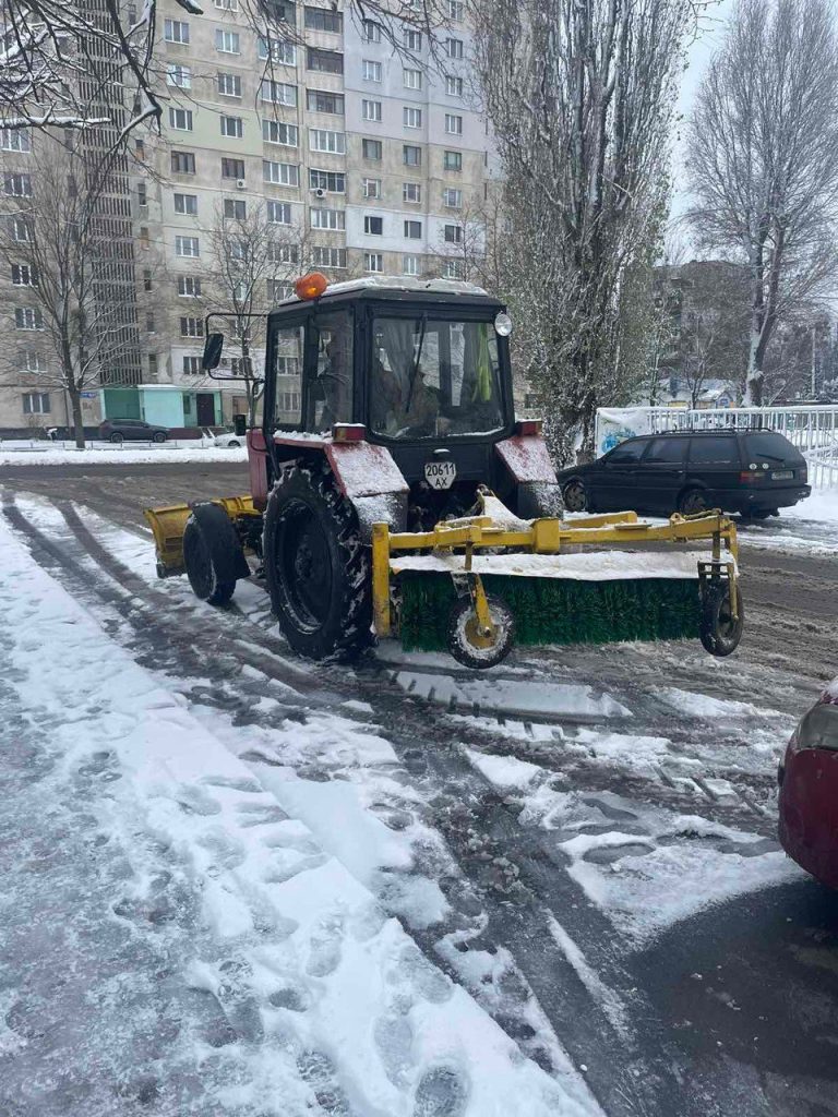 КВПВ долучився до прибирання снігу на вулицях Харкова