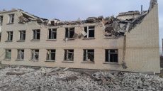 Российский самолет сбросил бомбу на предприятие в Золочеве (фото, видео)