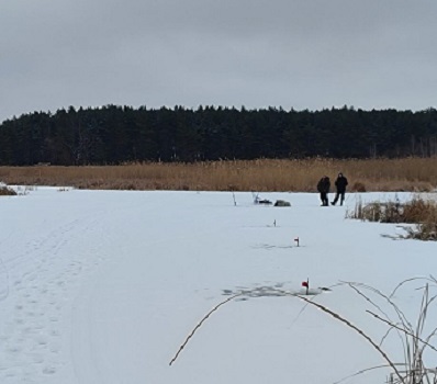 На Харьковщине на лед вышли рыбаки: за нарушение их оштрафовали