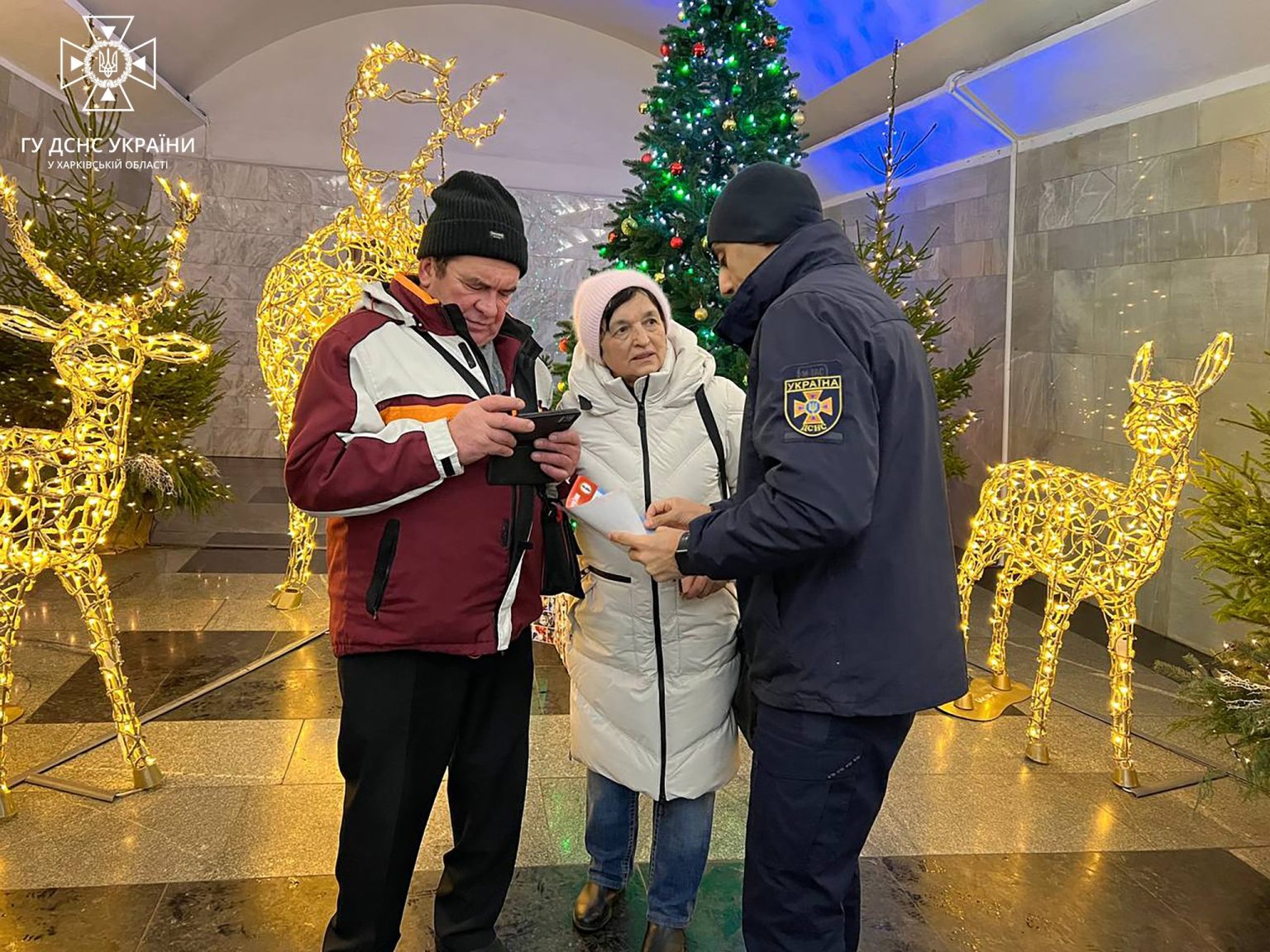 “Ялинки, на жаль, дуже добре горять”: рятувальники спускалися в метро Харкова