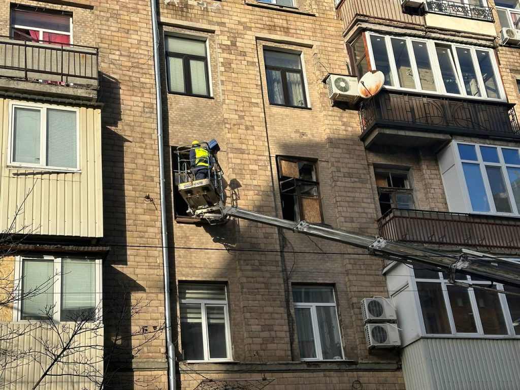 Майже 80 будівель пошкодили росіяни за три дні в Харкові (фото)