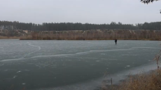 На водоемах – тонкий лед: спасатели предостерегли жителей Харьковщины (видео)