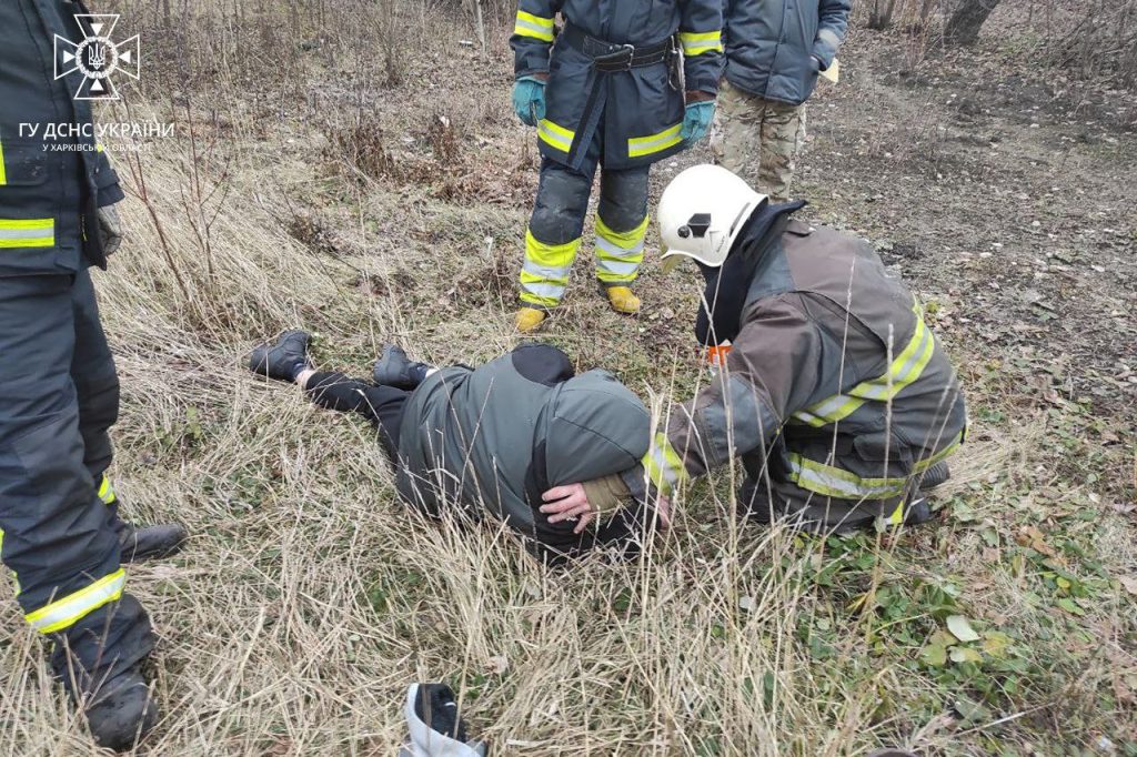 На Харьковщине горела квартира: владелец чуть не погиб (фото)