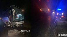 Автобус врізався в блоки під Харковом: стан дітей, що говорить водій