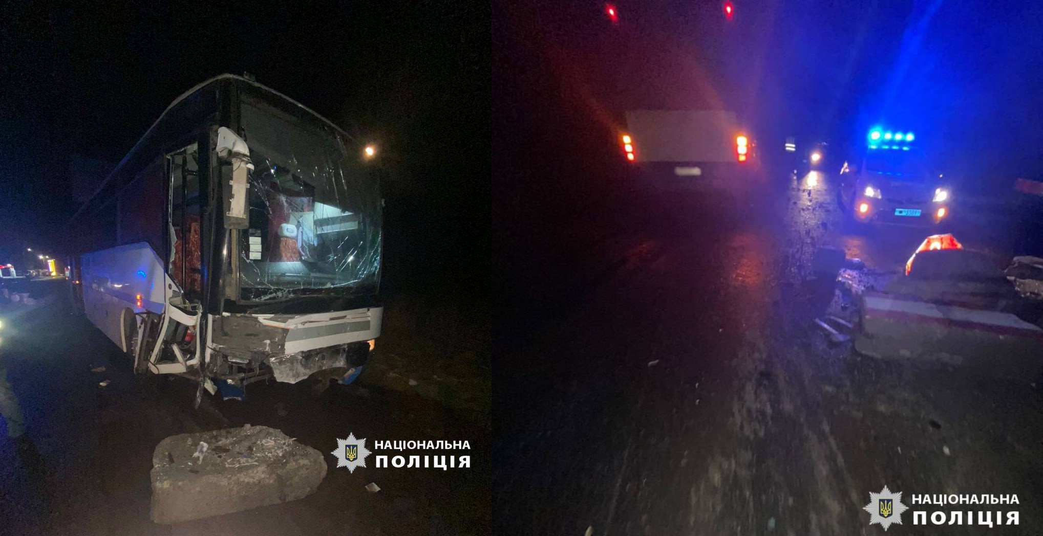 Автобус врізався в блоки під Харковом: стан дітей, що говорить водій