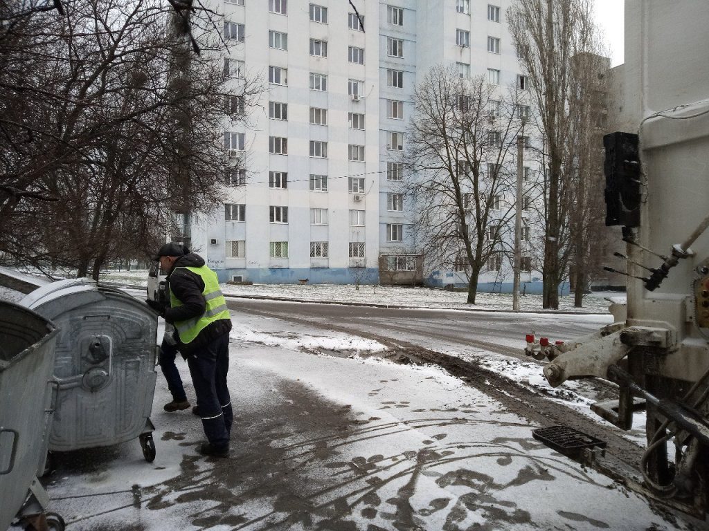Из Харькова вывезли 42 тысячи кубометров мусора