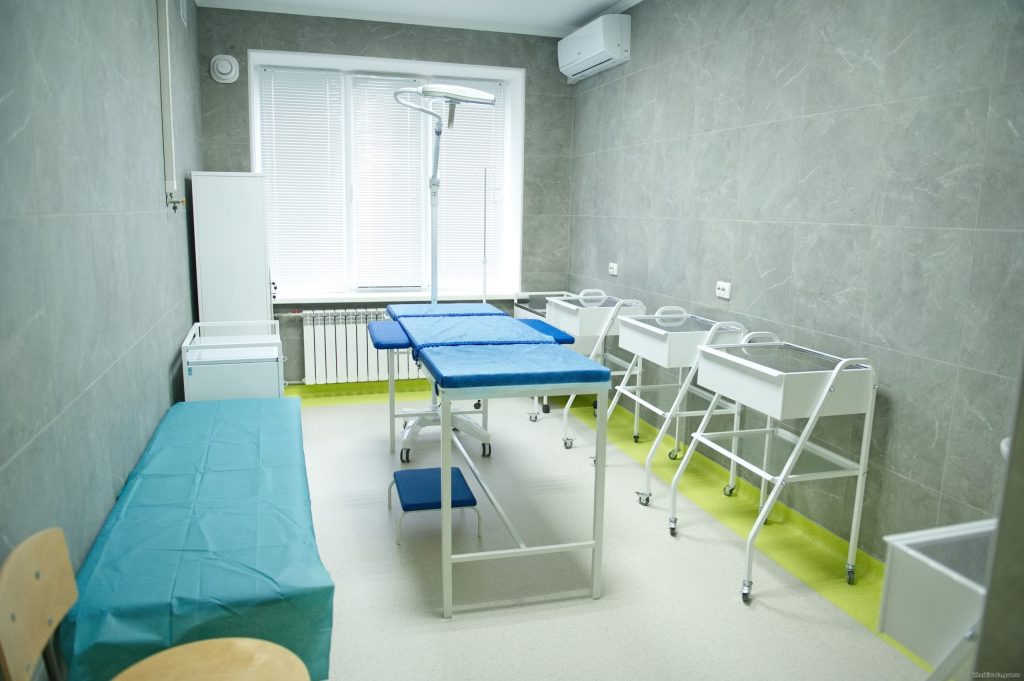 У розбитій лікарні в Чугуєві створили сучасне відділення (відео, фото)
