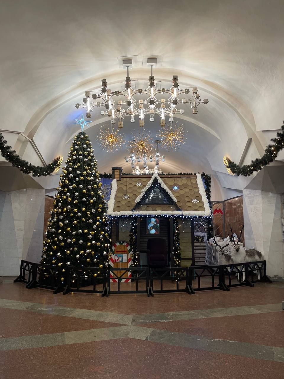 Домик святого Николая в метро в Харькове