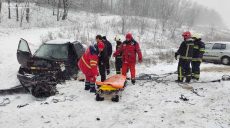 ДТП на окружной под Харьковом: водителей деблокировали спасатели