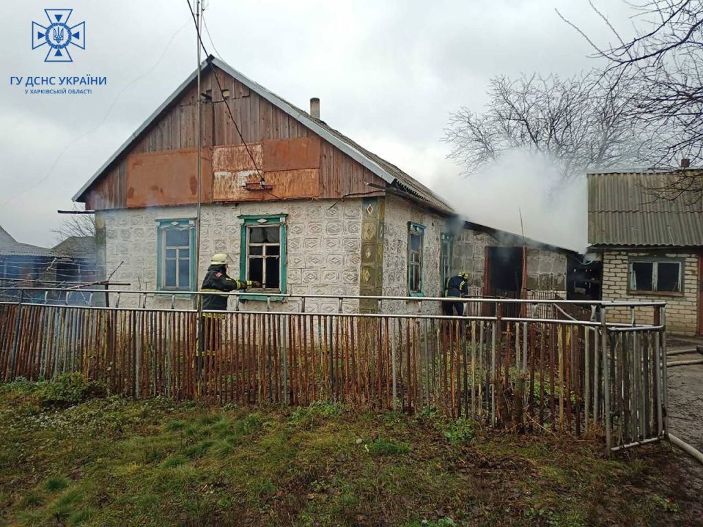 Пытались спасти, но было поздно: пенсионер погиб в своем доме на Харьковщине