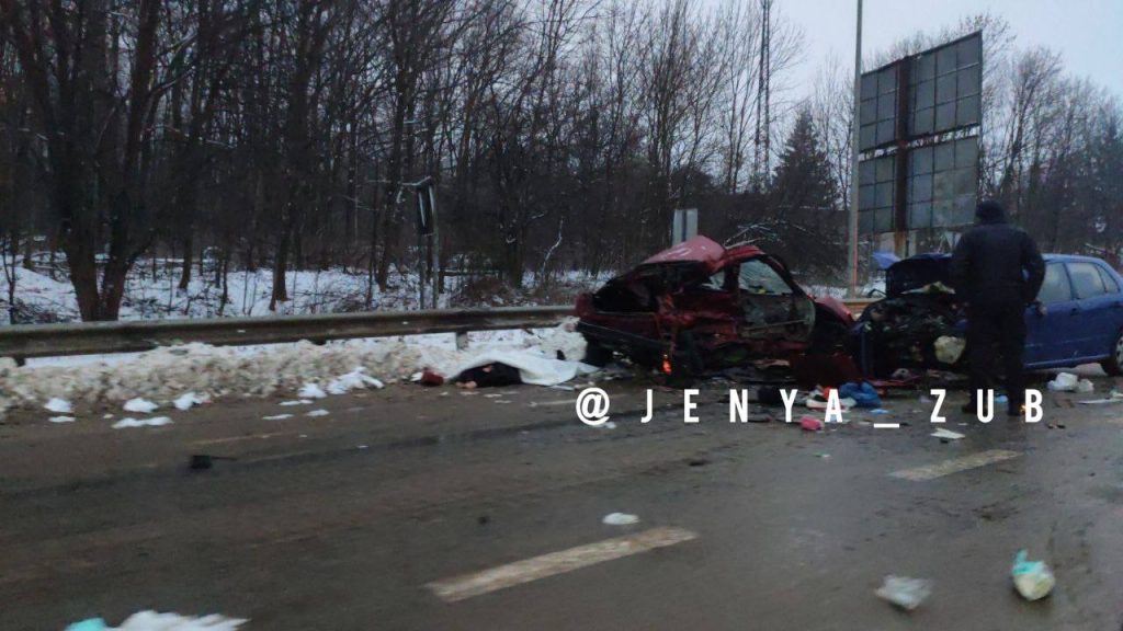 Два человека погибли в ДТП на окружной Харькова (видео)