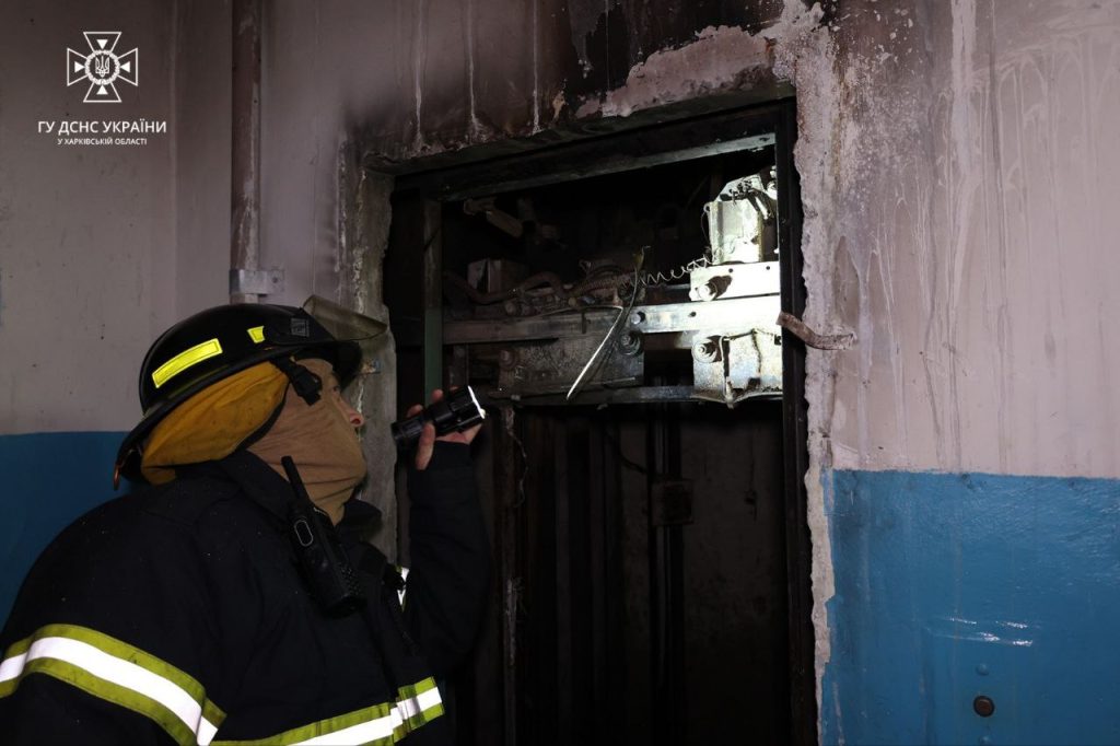 Людина згоріла в ліфті вранці в Харкові (фото)