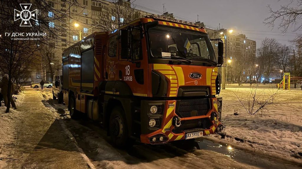 У Харкові горіла квартира, де діти були самі: хлопчиків відвезли в лікарню