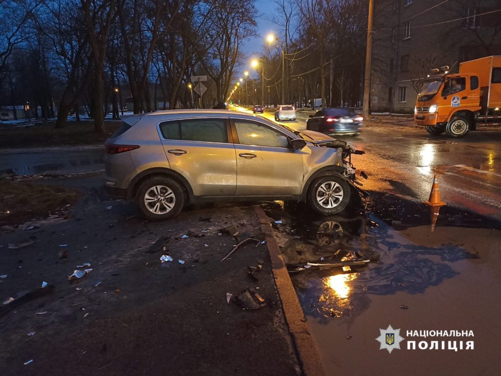 Дві автівки вилетіли на пішохідний перехід у Харкові: жінки в лікарні (фото)