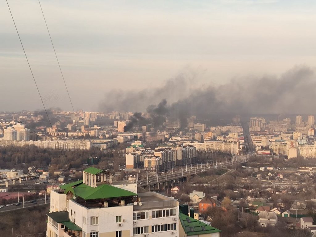 Взрывы в Белгороде: центр города в дыму и огне (видео, фото)