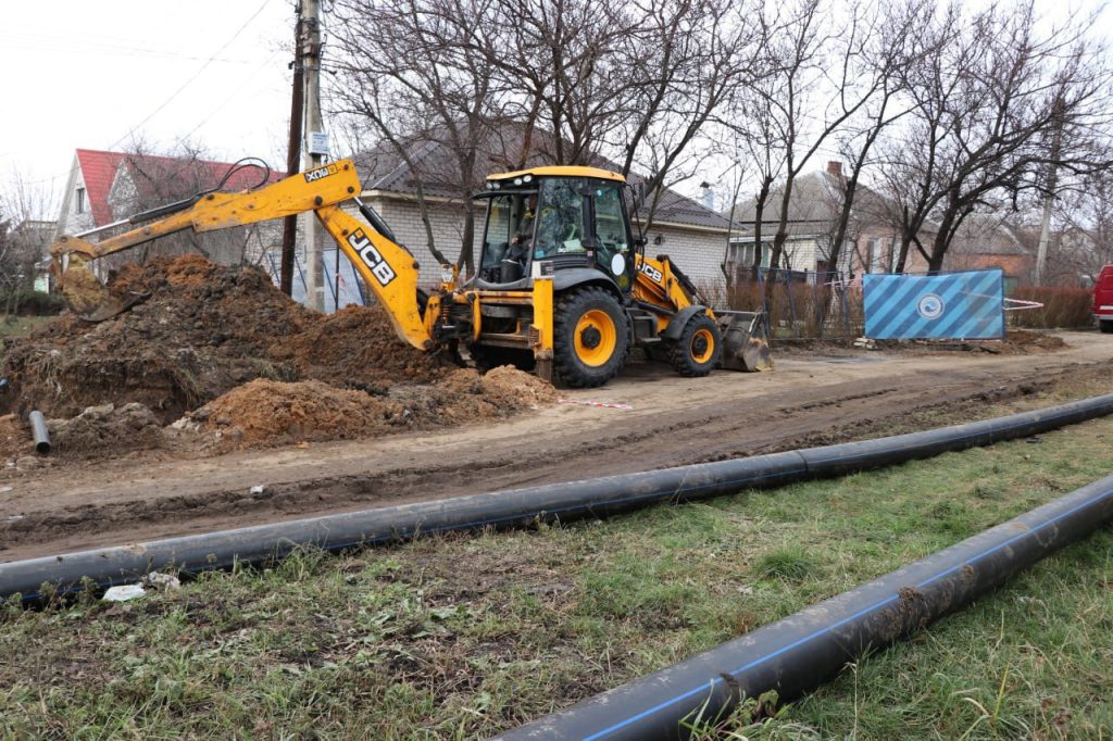 На улице Корабельной в Харькове меняют участок водовода