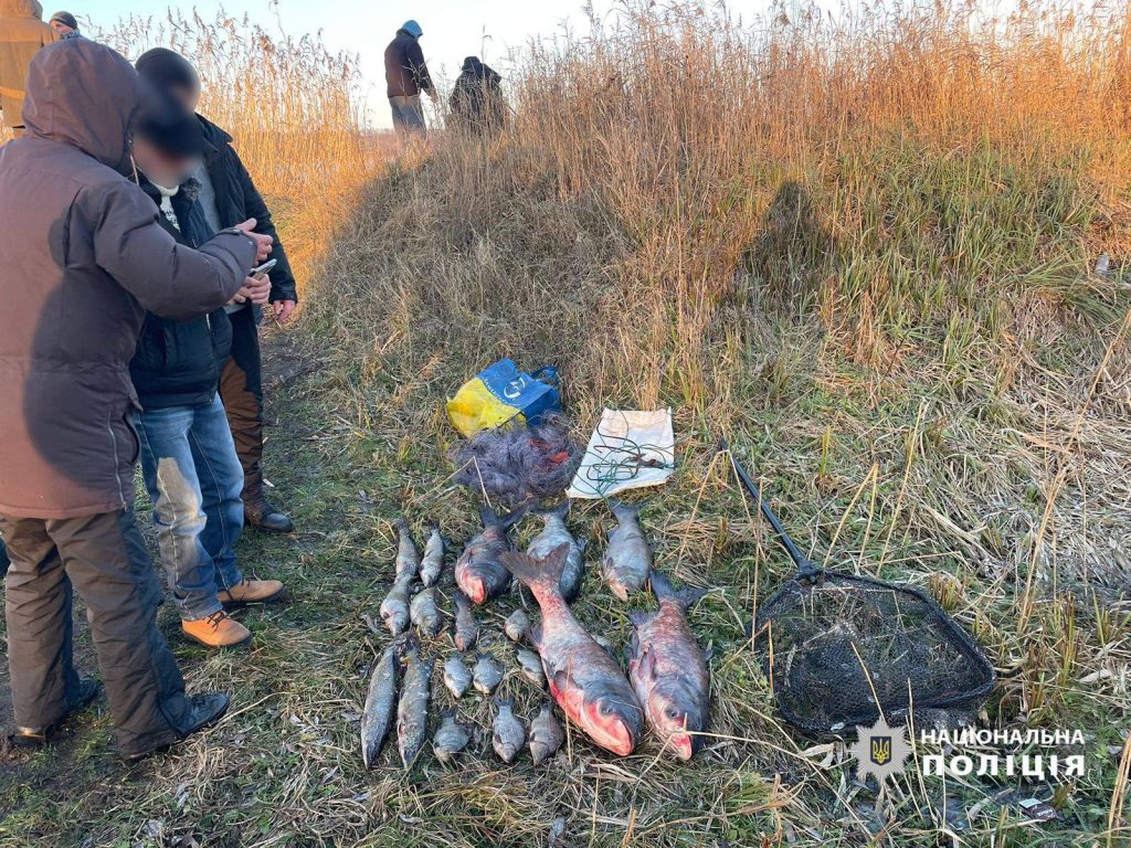Двох браконьєрів, які наловили 55 кг риби, впіймали на Харківщині