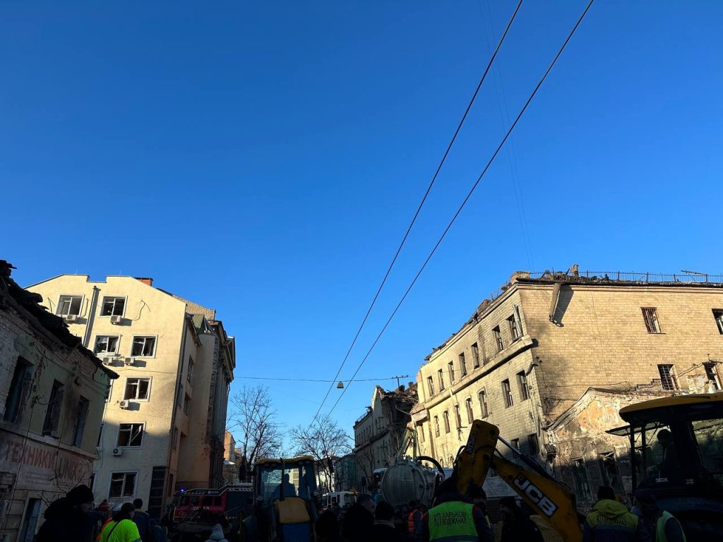 Ракетные удары по Харькову: повреждено 21 здание, выбито более 500 окон (фото)