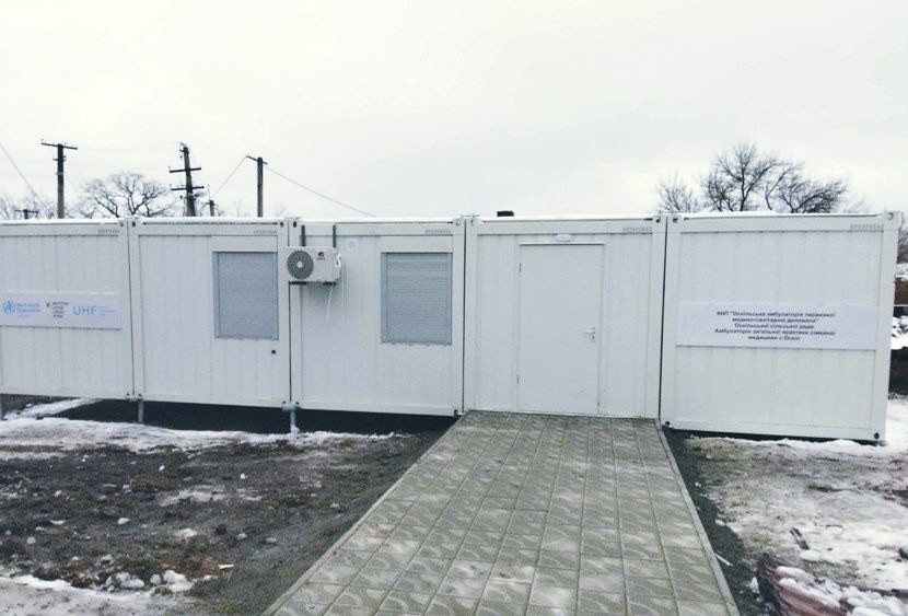 На Харківщині замість розбитих медзакладів встановили модульні клініки (фото)