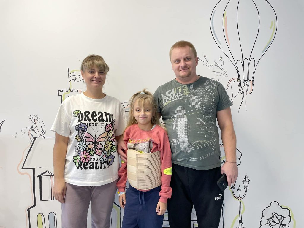 11-річній жительці Харківщини пересадили нирку від батька-військового (фото)