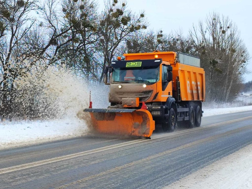 Рясні опади на Харківщині: яка ситуація на дорогах (фото)