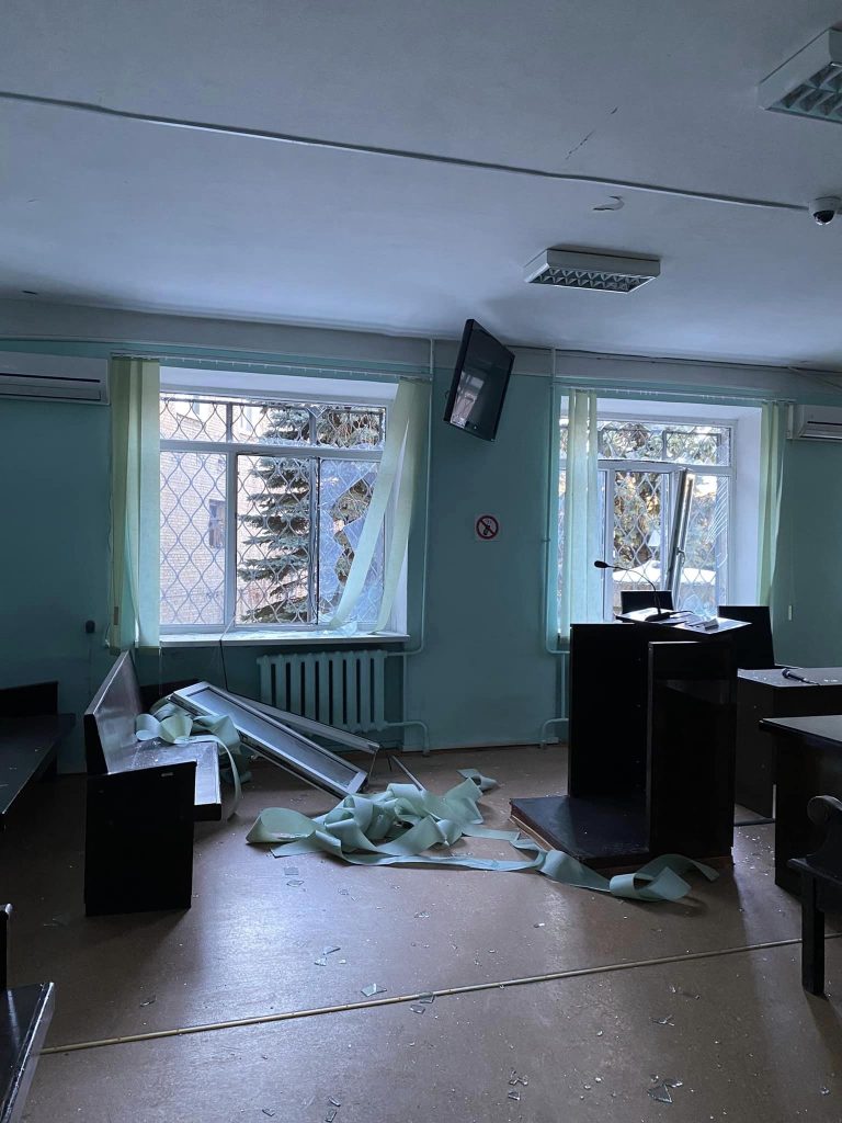 У Харкові пошкоджений суд внаслідок ракетних ударів (фото)
