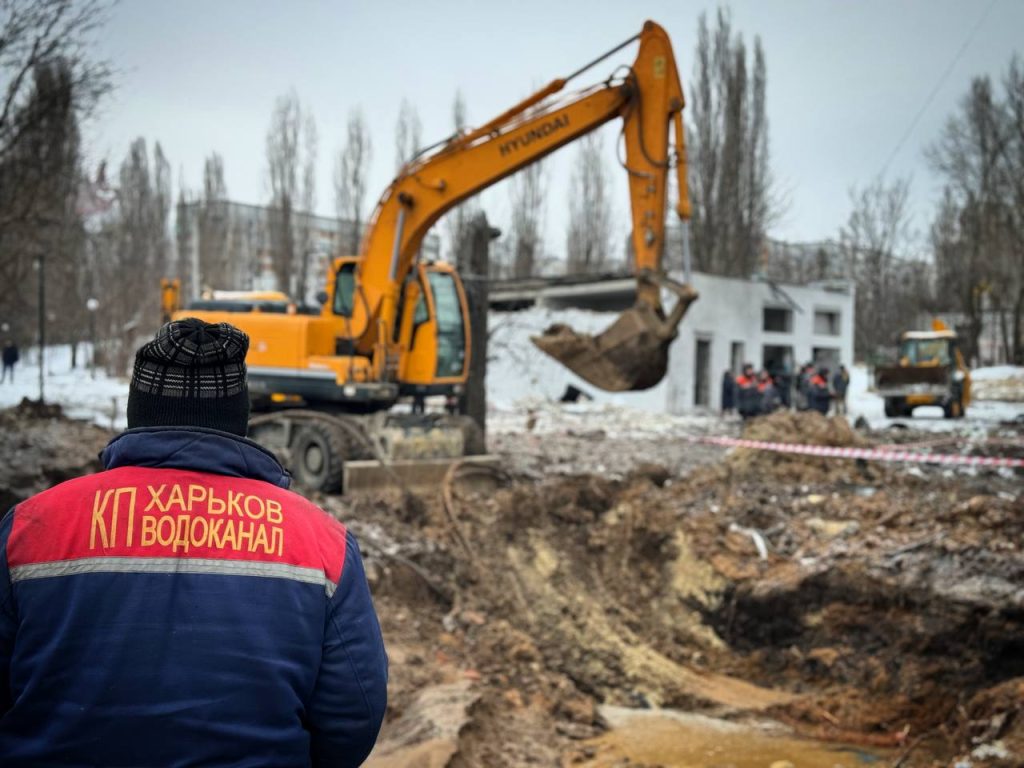 У Харкові магістраль та колектор водоканалу пошкоджені через удари РФ (фото)