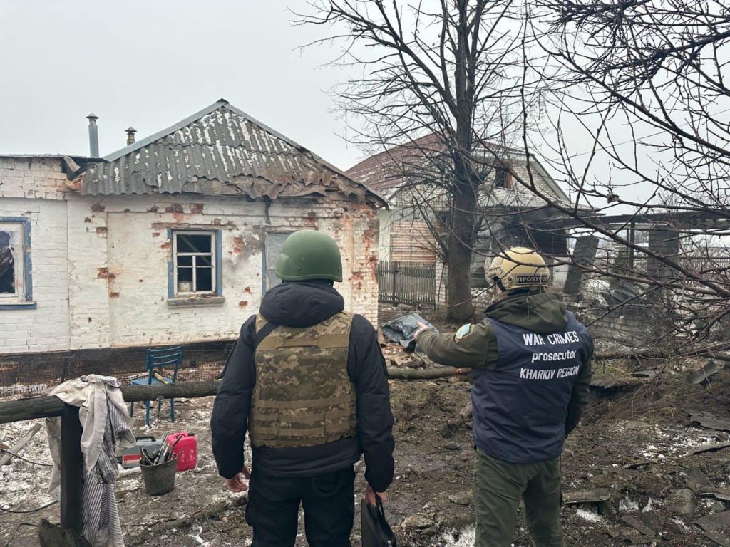 Полицейский получил ранение во время обстрела Купянска (фото)