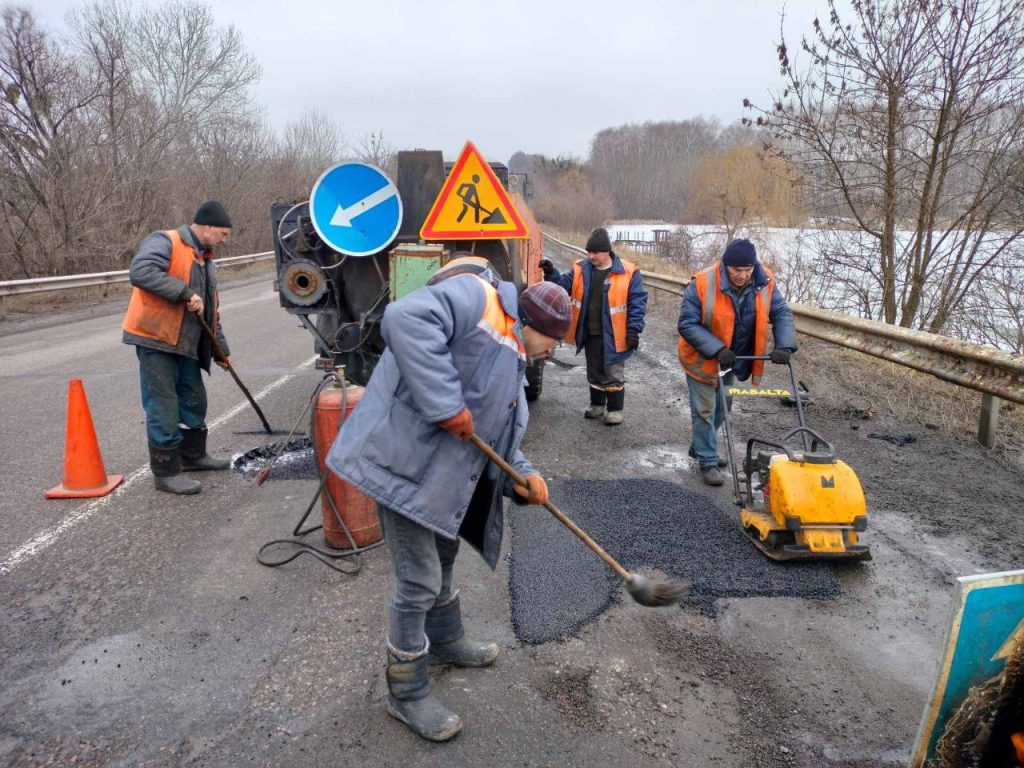 В Харьковской области начали ремонтировать дороги: где идут работы