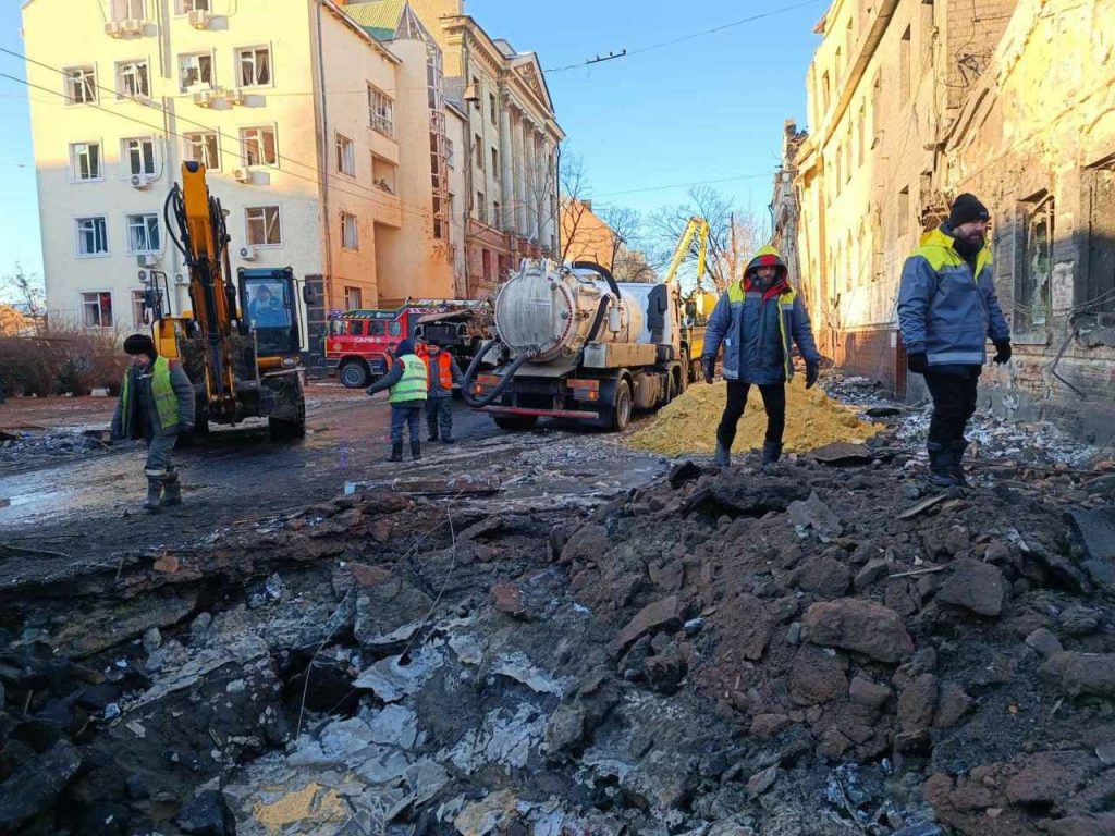 Через ракетний удар по Харкову пошкоджені мережі водоканалу: аварію усувають