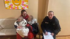 Занедбані та в антисанітарії: у жительки Харківщини забрали двох дітей (фото)