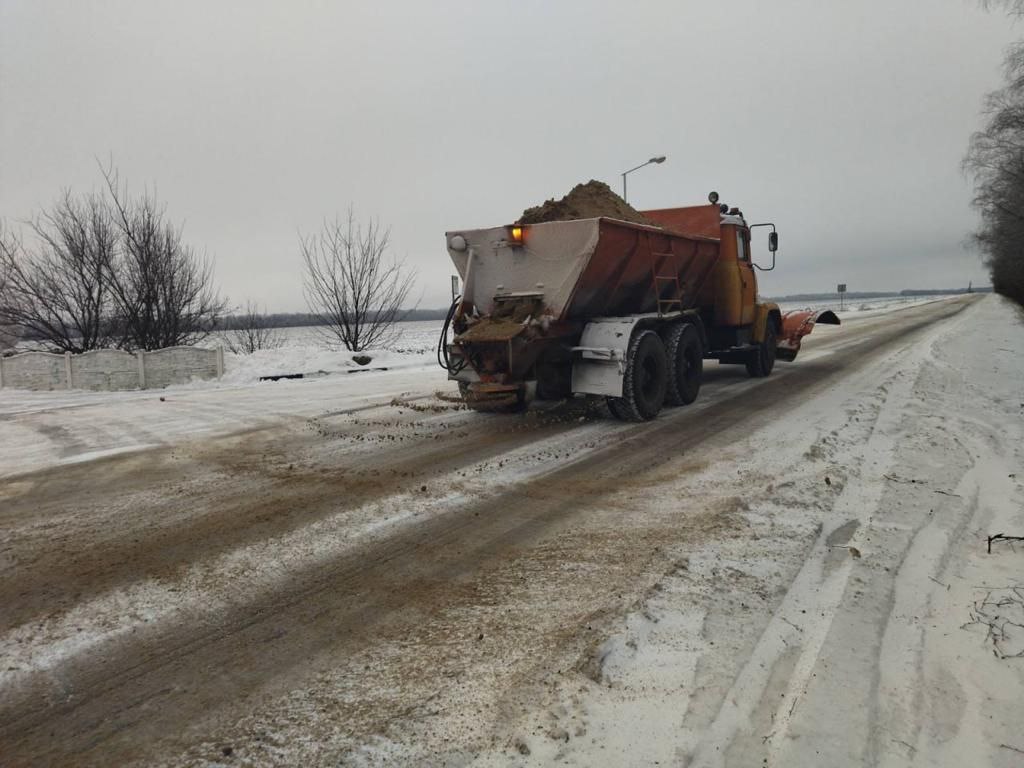 На Харківщині очікують ожеледицю: дорожники перейшли на посилений режим роботи