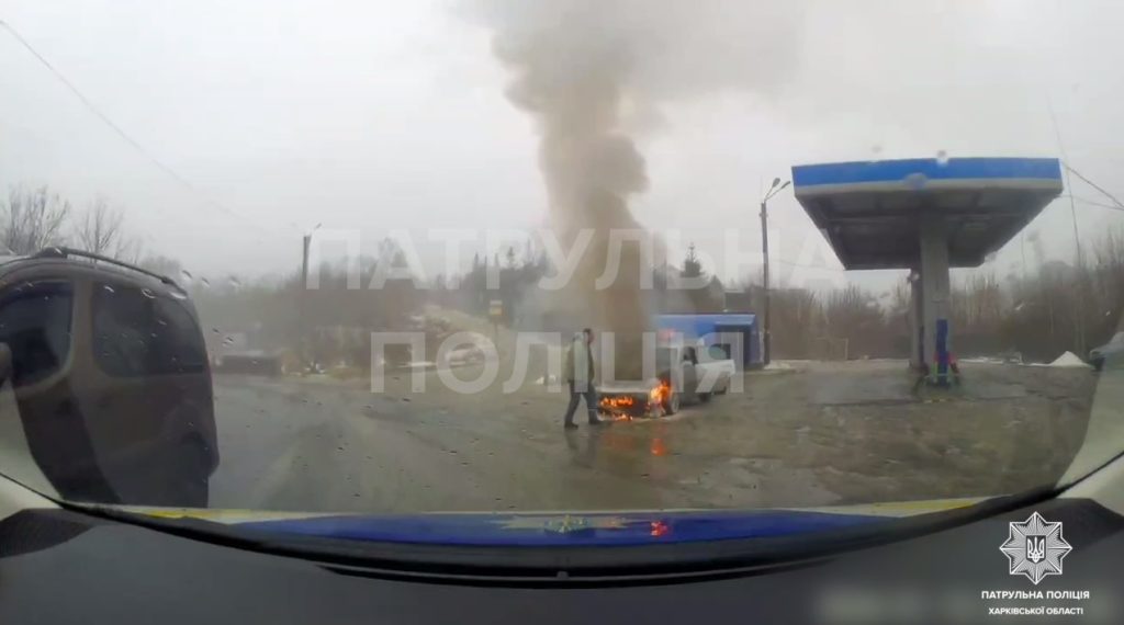 Машина горела на АЗС в Харькове (видео)